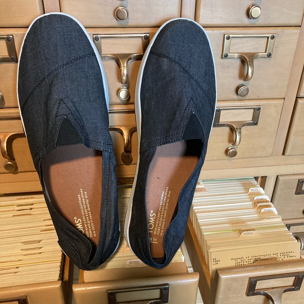 TOMS mens denim slate canvas slip on, size 11, NWT
